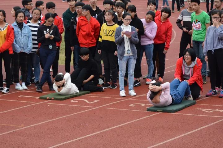 中山赛场龙腾虎跃中山中学举行第50届综合性田径运动会