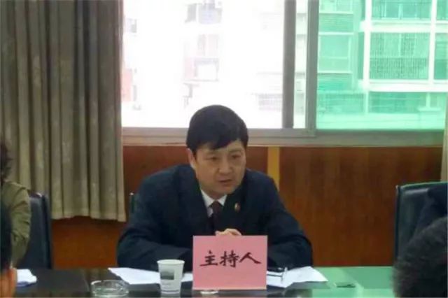 图为副检察长许建新对案件发表意见