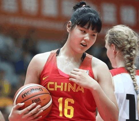 中国女篮"奥尼尔"横空出世,身高超2米单场砍双20,打爆