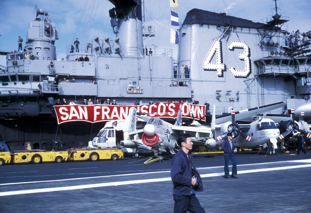 越战先锋一组珊瑚海号航空母舰越战期间照片