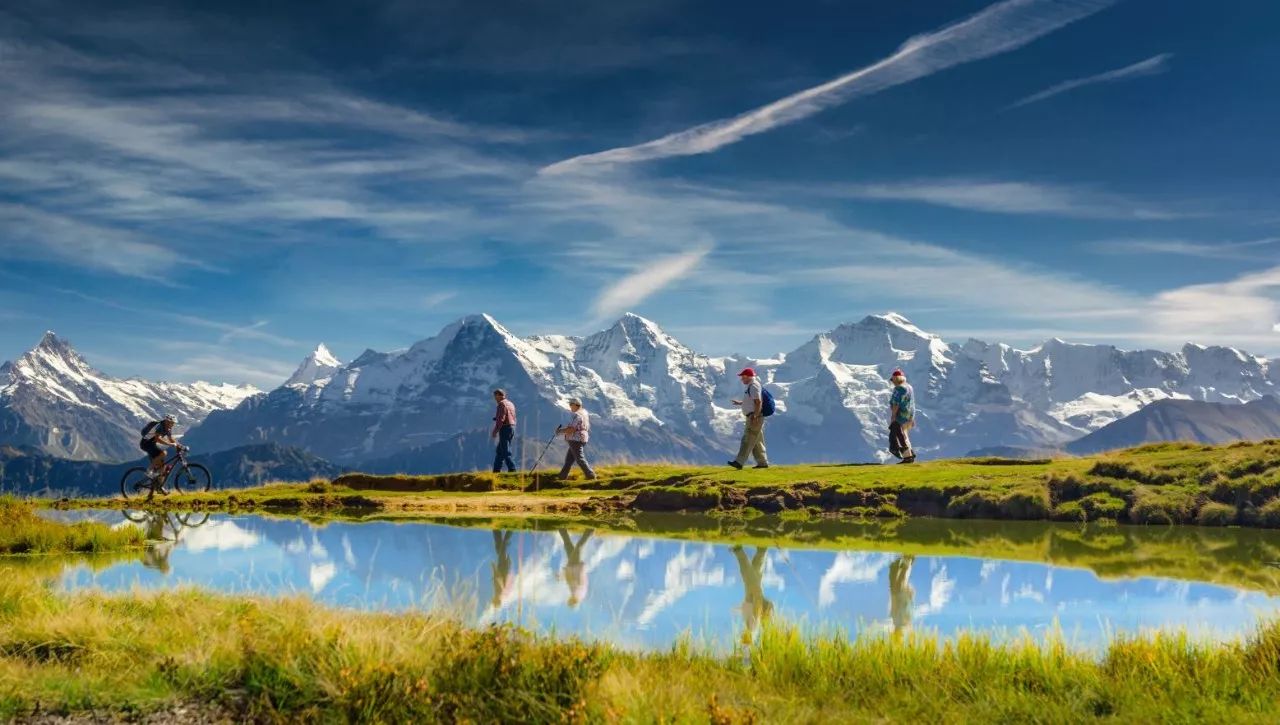 那么,如果要进行一次阿尔卑斯山脉旅行,哪些经典国度和景点是不可缺少