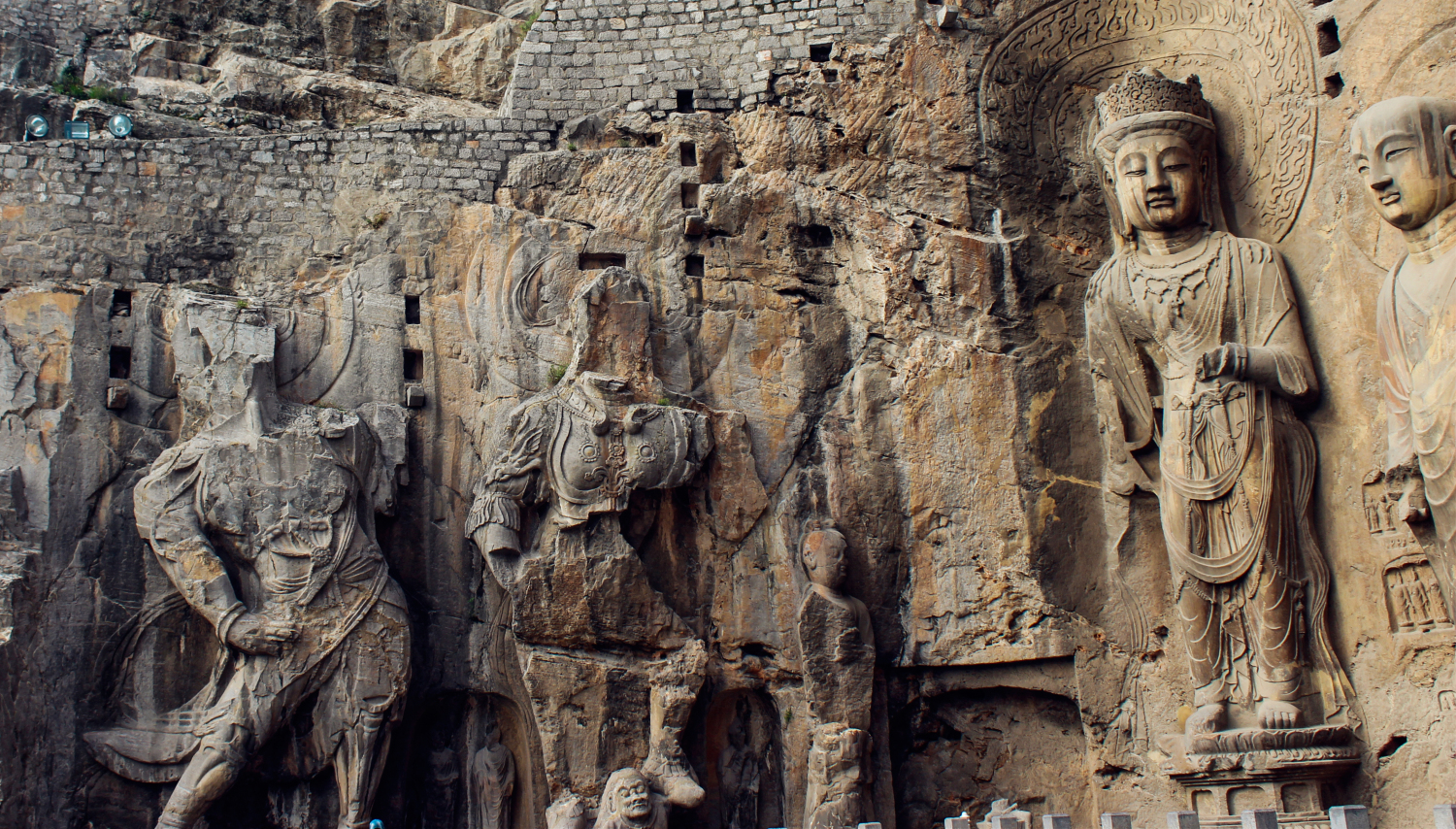 龙门石窟最大的佛像卢舍那大佛是谁?它的原型便是中国第一女皇