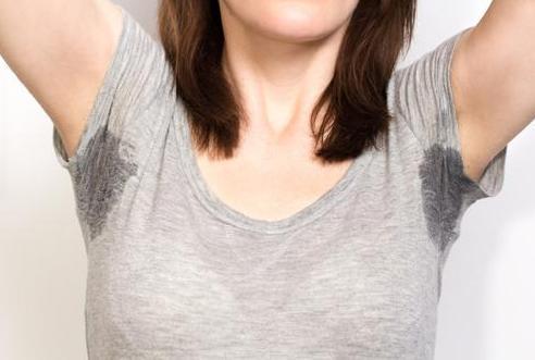 1,大汗腺数量多:有腋臭的人处于活跃期的大汗腺数量多于正常人,大