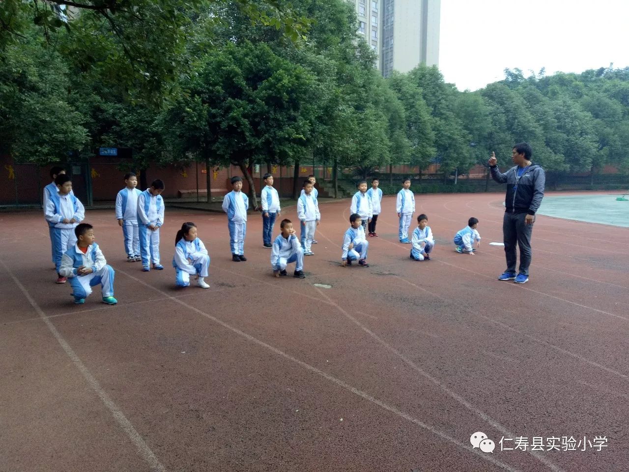 仁寿县实验小学田径社团简报