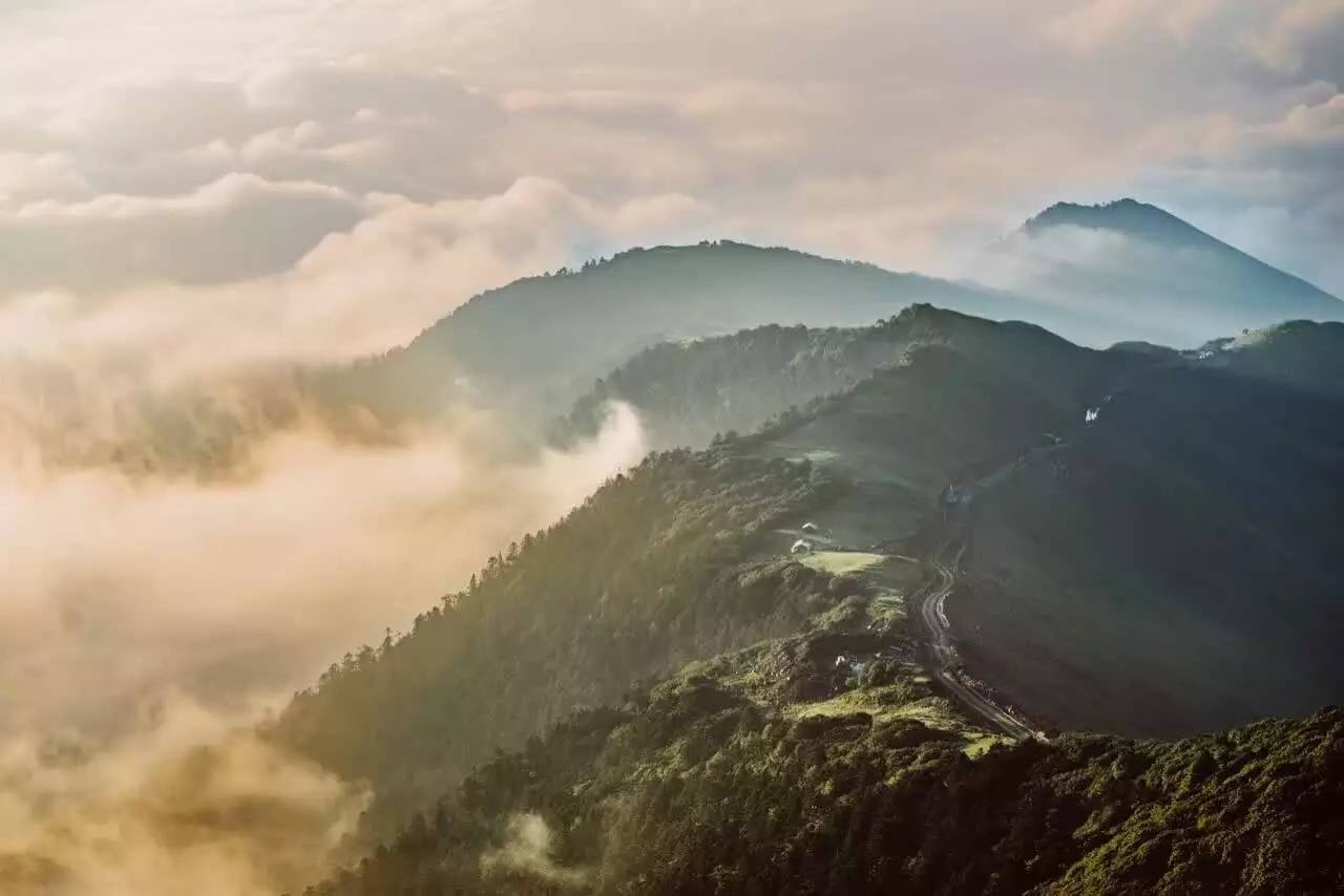 小众至极,不是开放时间有限就是地图上都找不到,一路翻山越岭,跋山