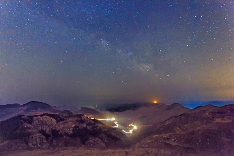 (星夜武圣门(星夜武圣门(武圣门南)作者:夏芝雪《星空下的南部山区