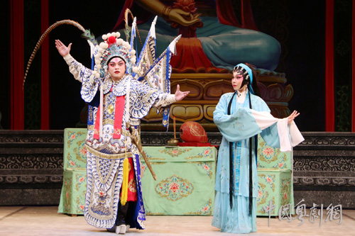 重点展示了广州粤剧团青年演员们文武兼备,全面发展的精神风貌