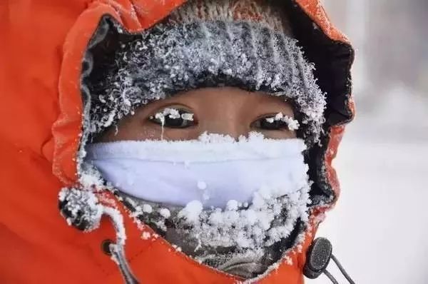 今日小雪冬天沉浸在下雪带来的快乐的同时感谢这些默默付出的人们