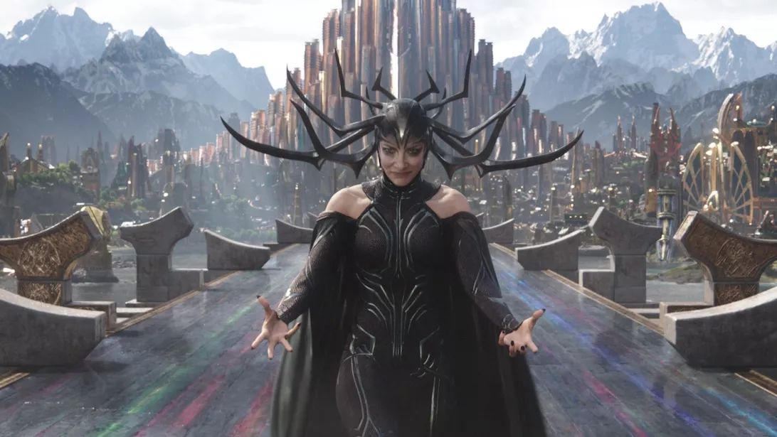 黄昏(thor ragnarok)中,有一段巧妙的场景:凯特·布兰切特(cate