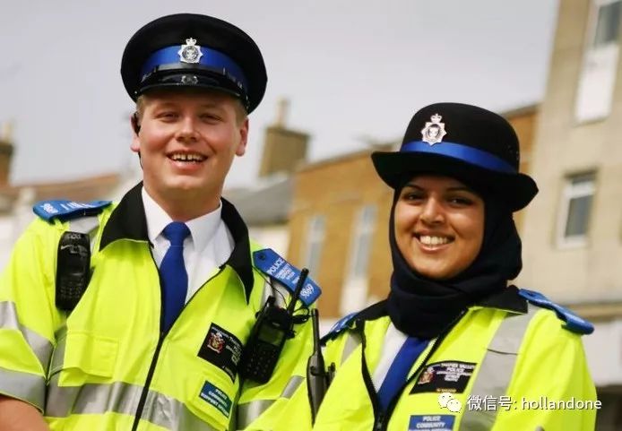 荷兰女警身穿警服戴头巾被高层禁止,女警投诉歧视胜诉