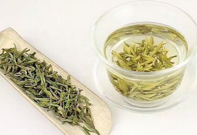 黄茶的制作工艺与绿茶类似,只是多了一道焖黄工序.