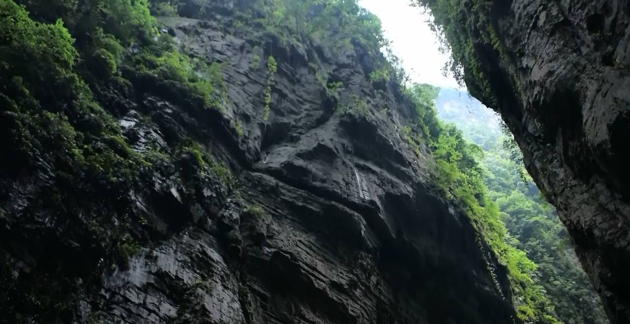 台湾游客点赞武陵山大裂谷