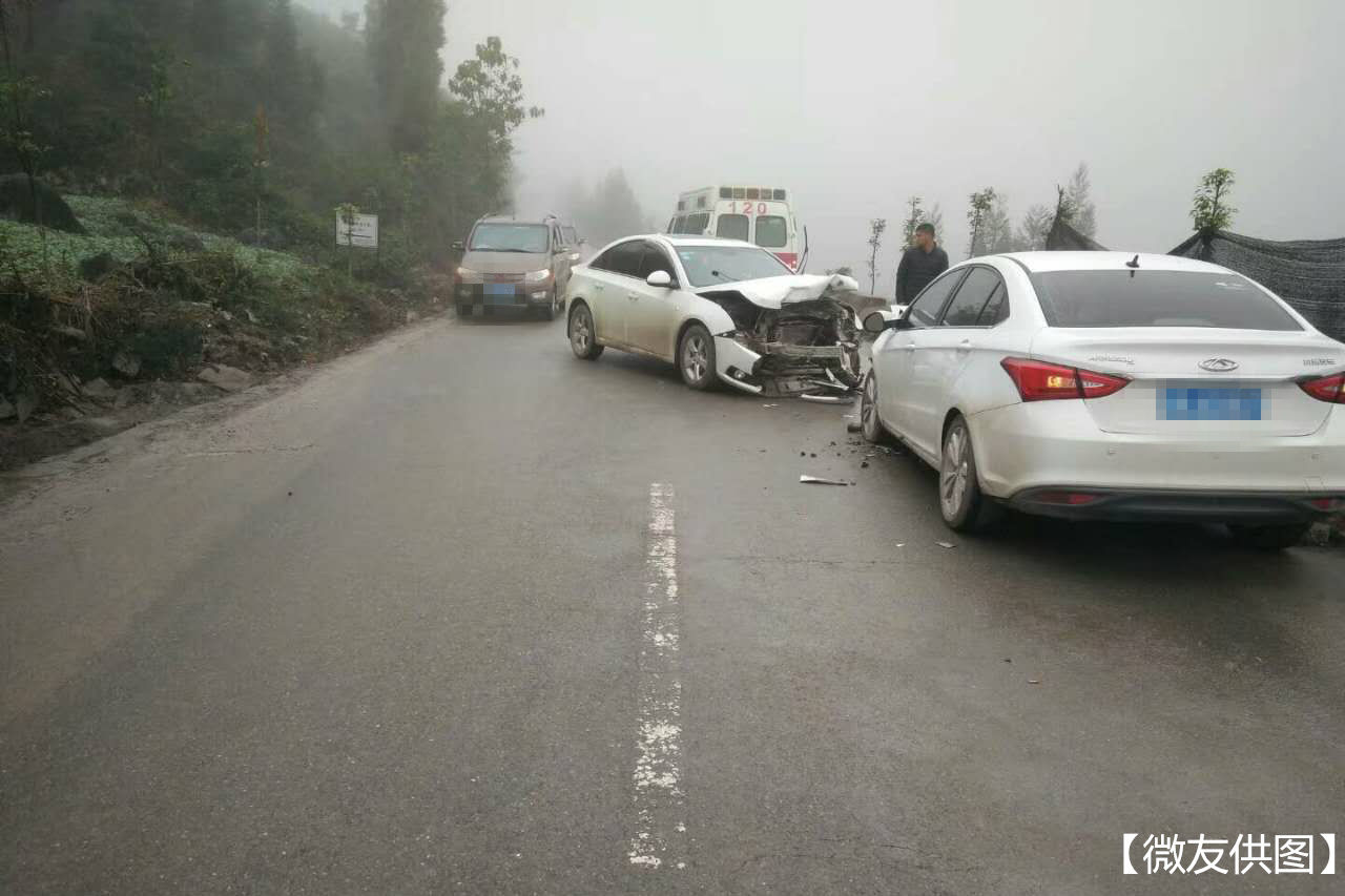 汽车 正文 罗平的冬天很冷 持续的雨雾天气 交通事故极易发生 ↓↓↓