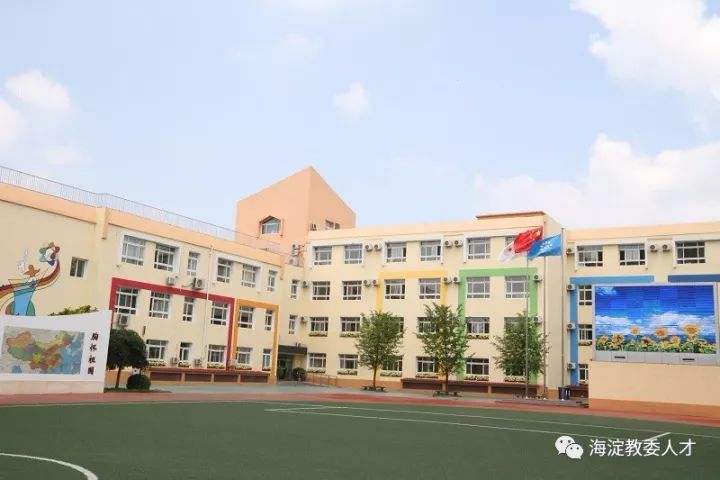 北京市海淀区六一小学位于海淀区恩济里小区,是一所有着六十多年悠久