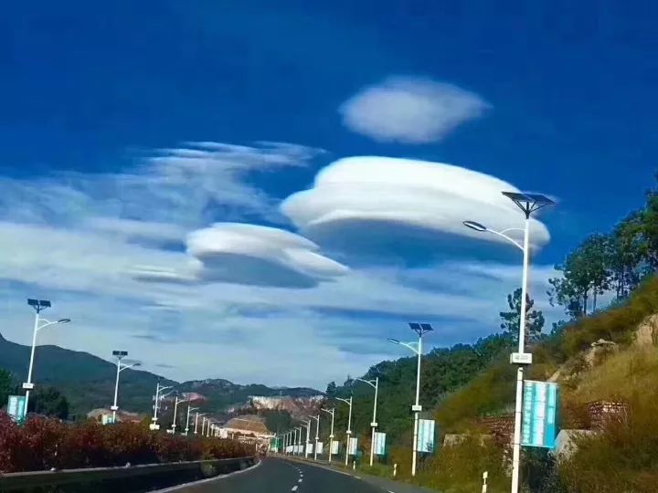 丽江惊现ufo云,惊动了宇航局,惊艳了全宇宙!