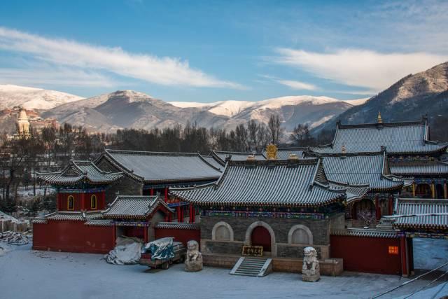 雪落之间,万籁寂静,更感受到五台山的别样魅力.