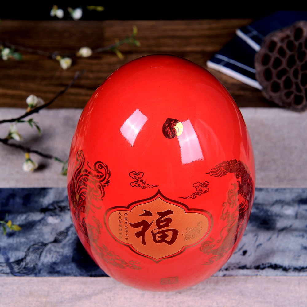 传统的中国红陶瓷花瓶摆件,摆放在家里吉祥又喜庆,大家都喜欢