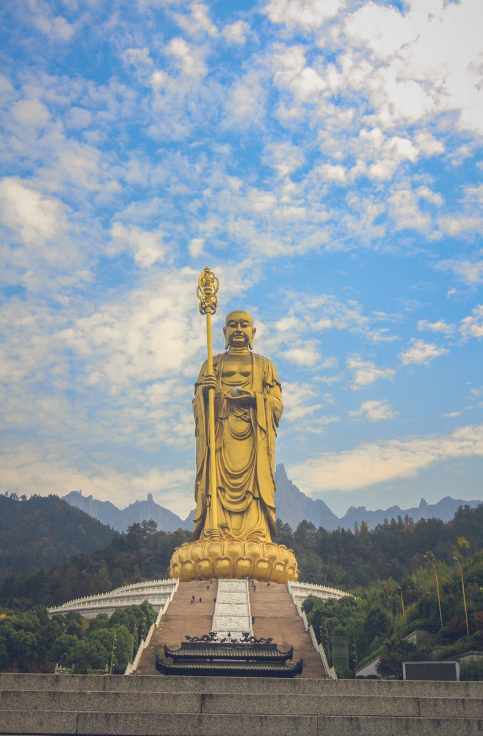 于九华山地藏菩萨道场发问一句做到舍己为人有多难