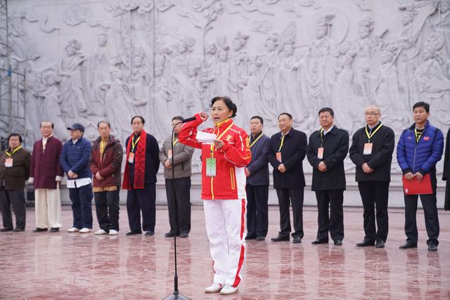 正文 裁判员代表宣誓 开幕式上,太极拳,武术名家朱天才,刘伟,陈亚斌