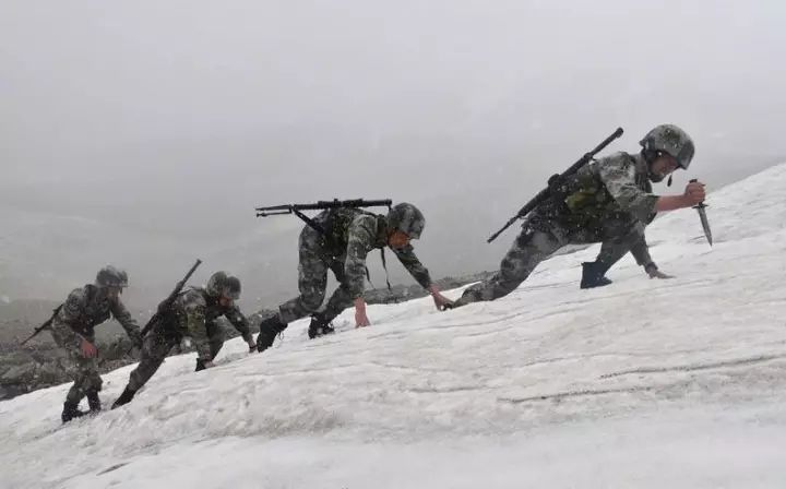 "冬天,你好! 这是属于军人的雪