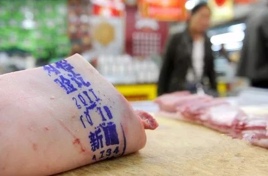 猪肉有的盖红章,有的盖蓝章,提醒家人别买错了!
