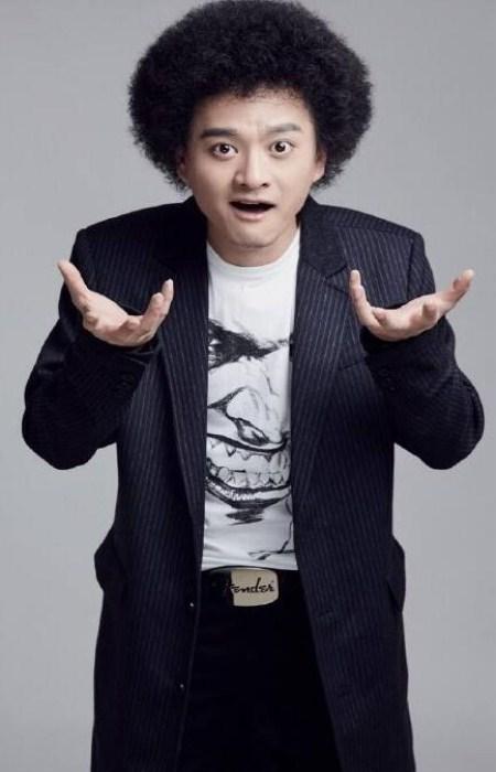 赵英俊2004年参加《我型我秀》歌唱节目出道,随后进入演艺圈,虽然个人