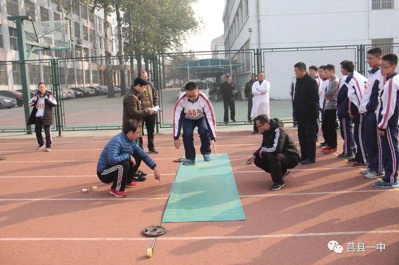 帅莒县一中600学子操场点兵迎测试