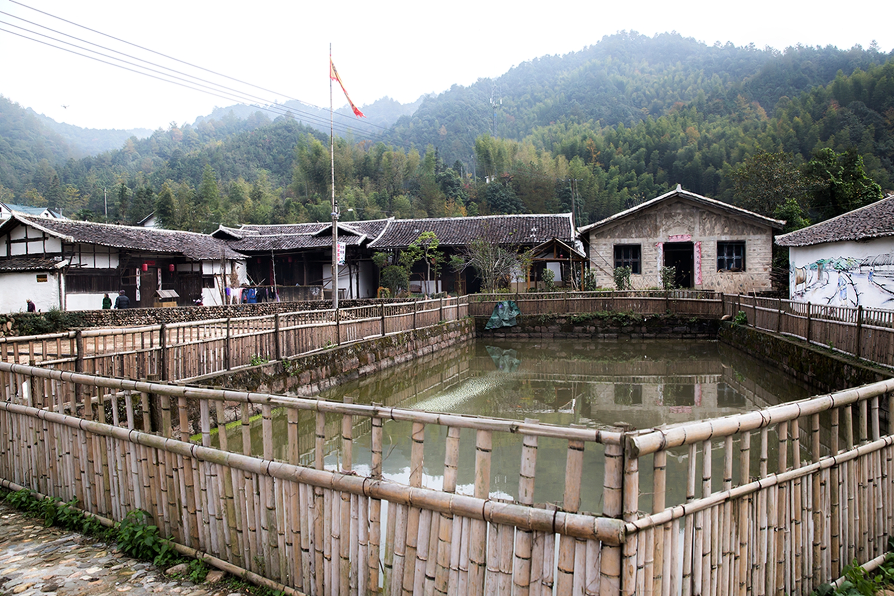 旅游 正文 从铅山县城的河口古镇到篁碧畲族乡大岩村,途经3小时的车程