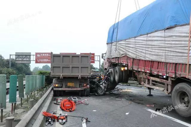 突发!成乐高速发生惨烈车祸 轿车内5人死亡