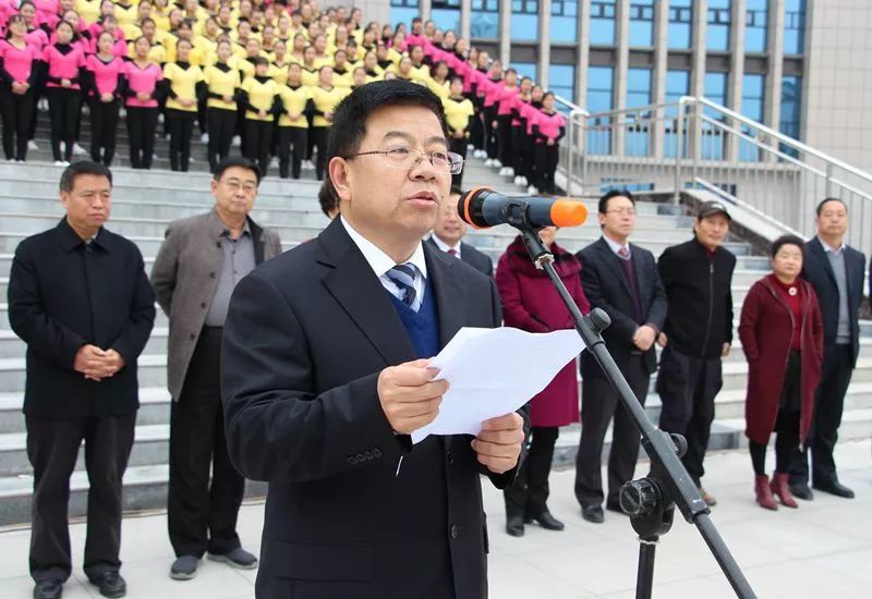 刘先春在致辞中说,图书馆是人类思想的宝库,是一所大学,一座城市文明