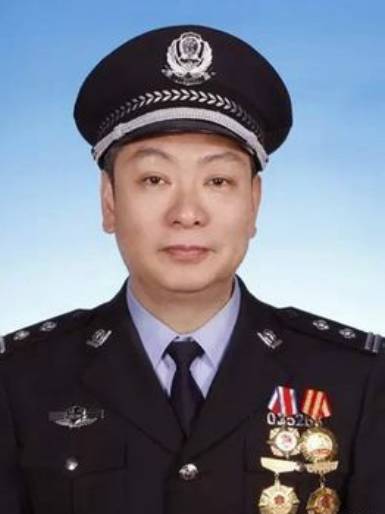 请记住这个温州警察,他叫杨铭安!