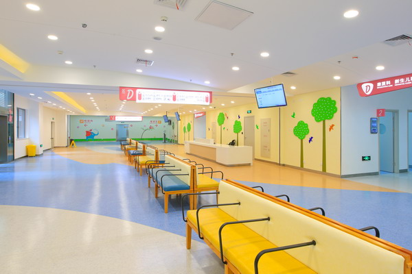 做好儿童医院的装修设计细节,加强了儿童医院的绿化和病房的温馨感,从