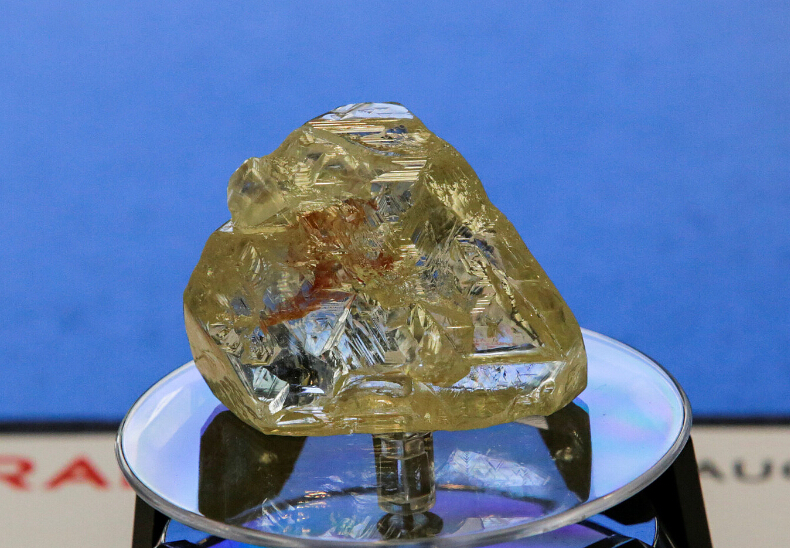 709克拉钻石原石将再拍卖,比鸡蛋还大,曾卖出5714万!