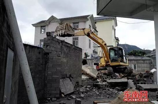 福清市宏路街道溪下村属重点项目观溪片区改造工程征迁范围,个别村民