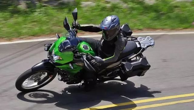 【海外评测】川崎versys-x300多功能摩托车 越野性能优异