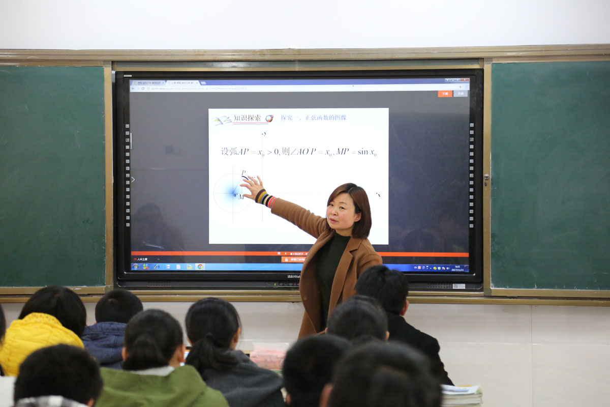 扬州市瓜洲中学来我校观摩"智慧课堂"教学