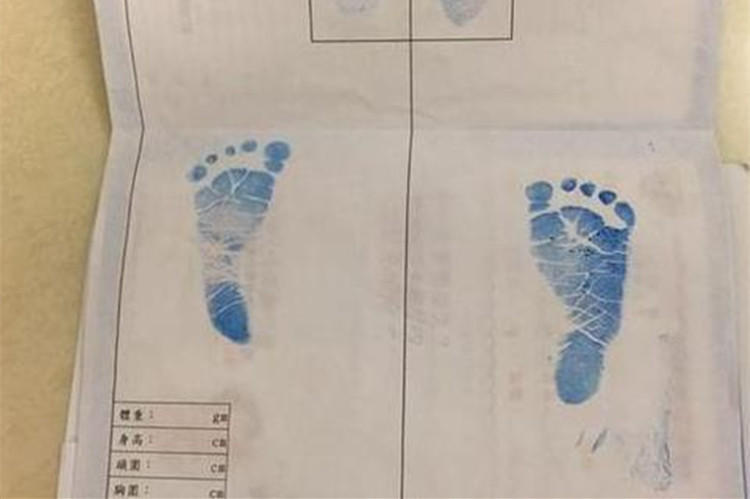 3在办理生育险的时候,也是可能需要一份印有宝宝脚印文件的  4宝宝的