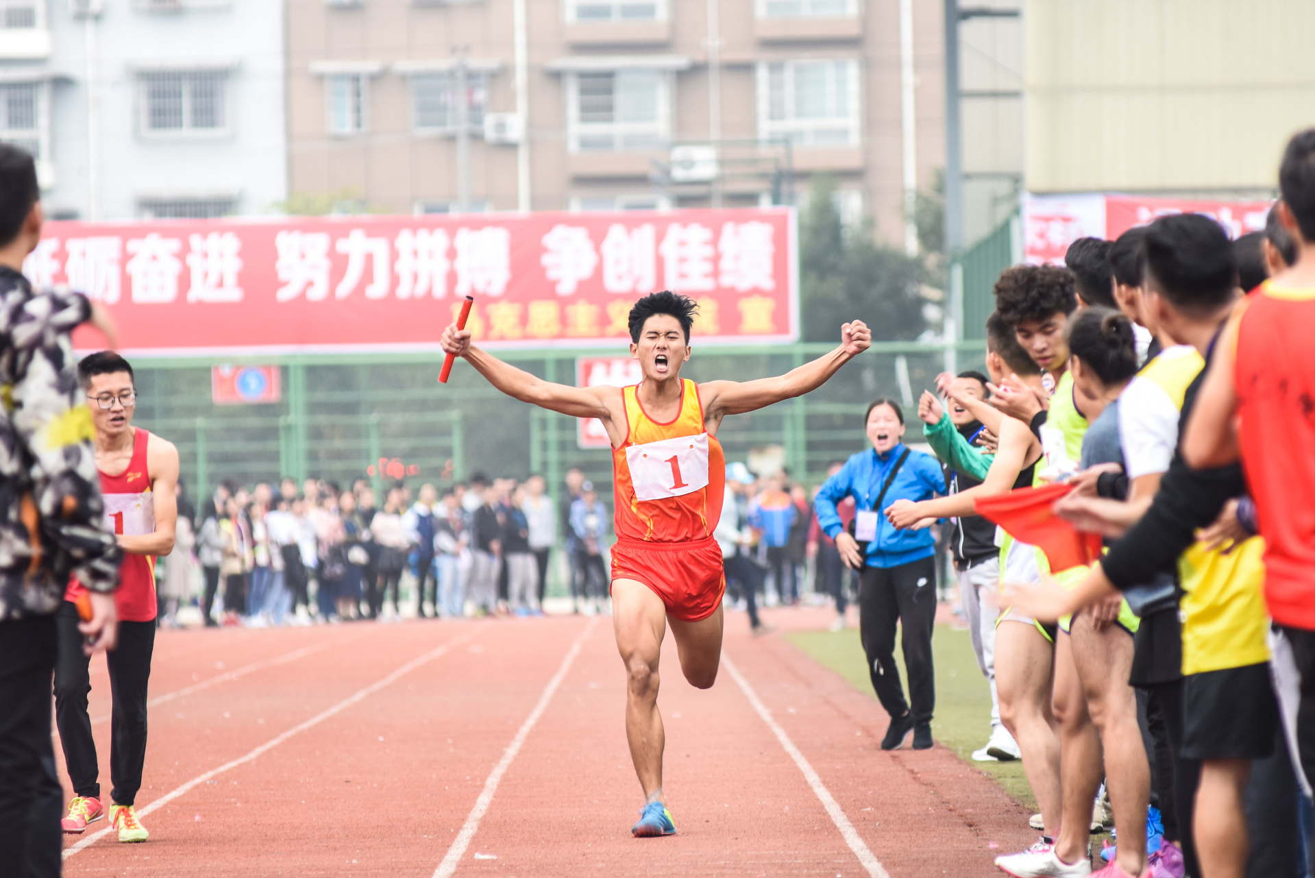 郭浩宇三等奖田皓天争先恐后饶婷英姿飒爽戴鹏静你追我赶二等奖周倩鱼