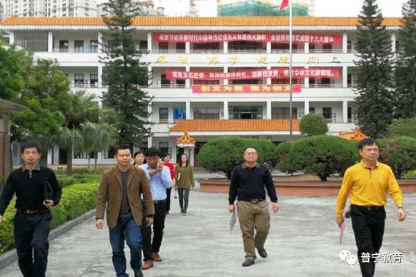 11月22日下午,普宁市创强复评组一行到池尾街道塔丰小学实地检查.