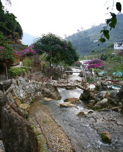 说到贾沙温泉,不得不说尼格温泉疗养院,这个于1959年建成温泉疗养院