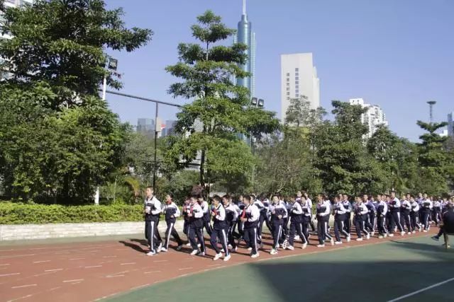 阳光跑操跑出气场滨河中学初中部2017秋季跑操比赛