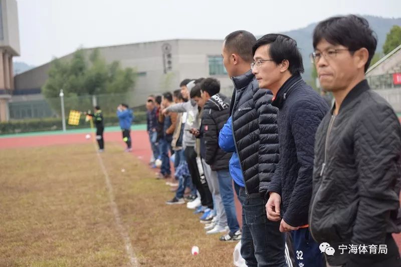 看入神的观众友谊第一跃龙中学vs技校志成所谓"战场无父子,在18支