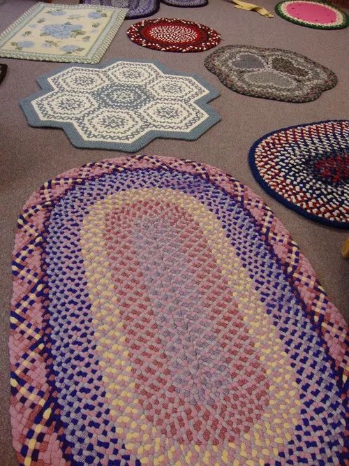 用布条和钩针钩地毯的思路和款式欣赏,这是小编最喜欢的钩毯子的方式!