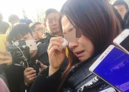 家长讲述宝宝光溜溜着被赤身的叔叔医生"检查身体"