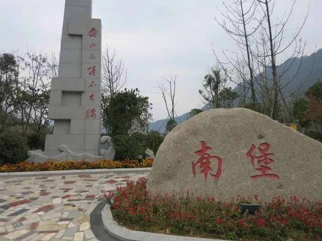 而在2004年,为了分水江水利工程的建造,南堡村民离开熟悉的家园,再