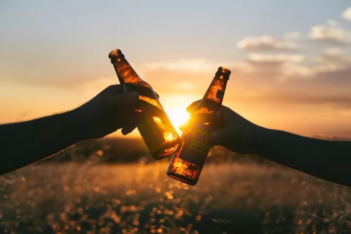 近一半的参与者认为,喝啤酒让人放松(图片来源:pixabay)