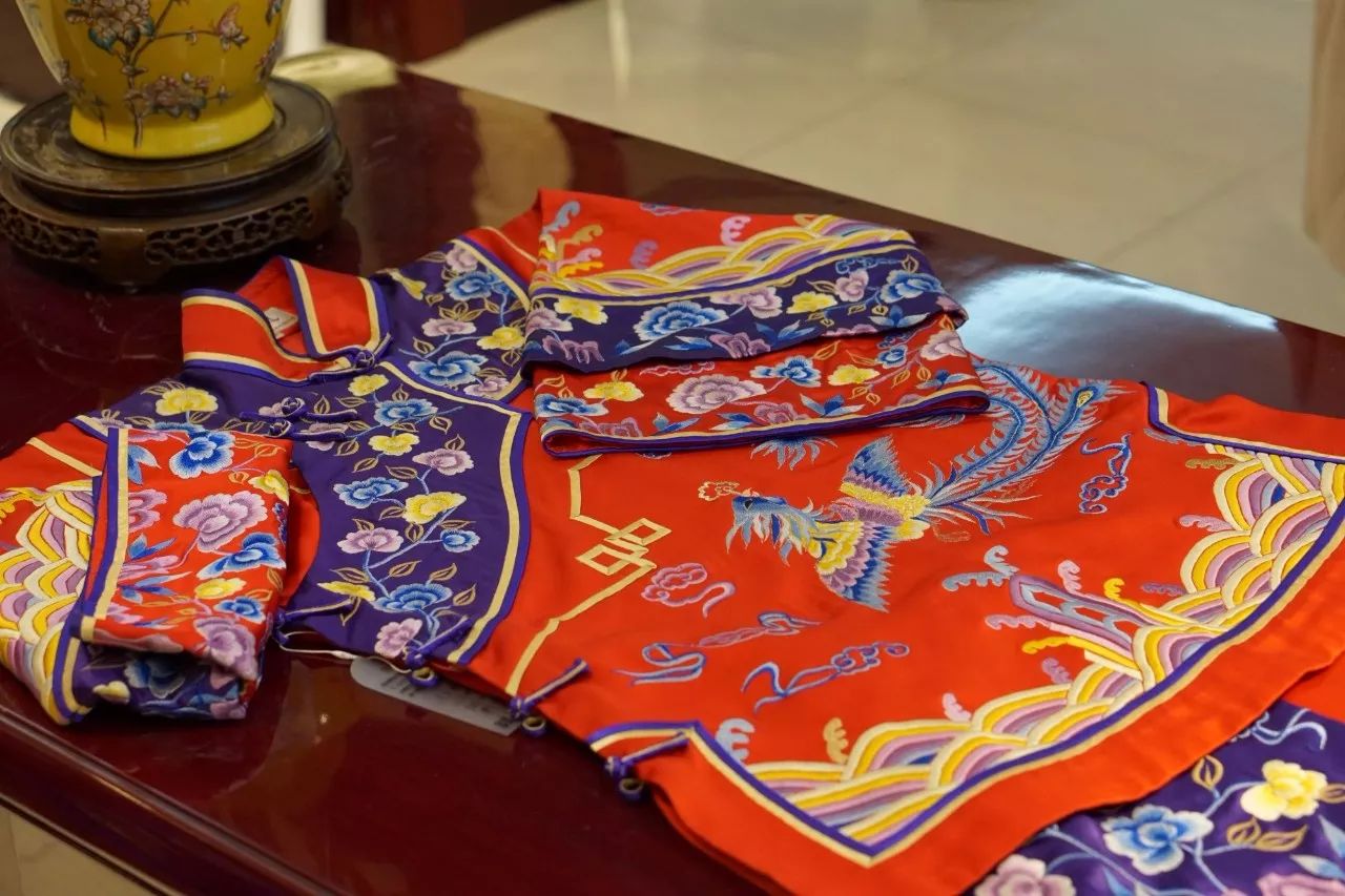 非遗2017秋刺绣中式服饰设计上海龙凤旗袍
