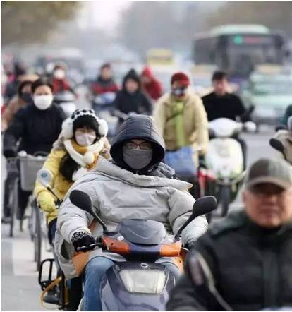 利川人,天冷了这么骑车要人命!为了家人都看一下吧!