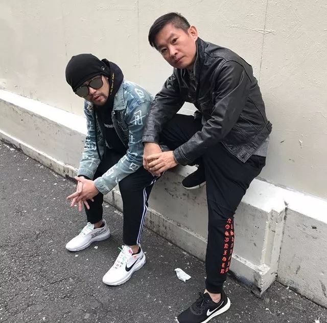 周杰伦,罗志祥,白敬亭 . 都穿什么 sneaker?国内男星一周上脚