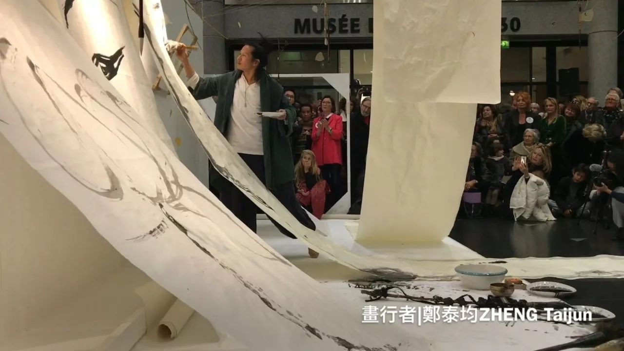 中国水墨在法国的另一种表达画行者郑泰均的画行水墨视频版